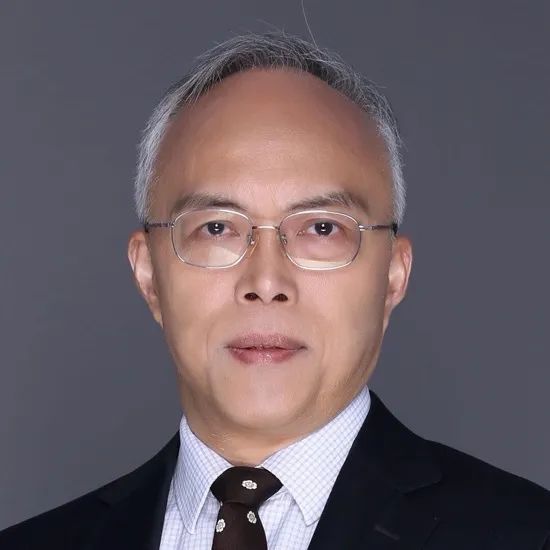 26岁小伙腰腿痛,男子51岁两胯痛是怎么回事