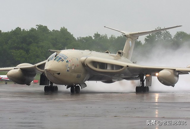 英国轰炸机v型,英国3v轰炸机