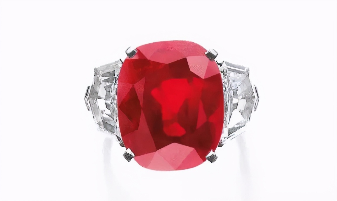 为什么英国总是把蓝宝石作为婚戒,王室贵族是如何挑选结婚戒指的