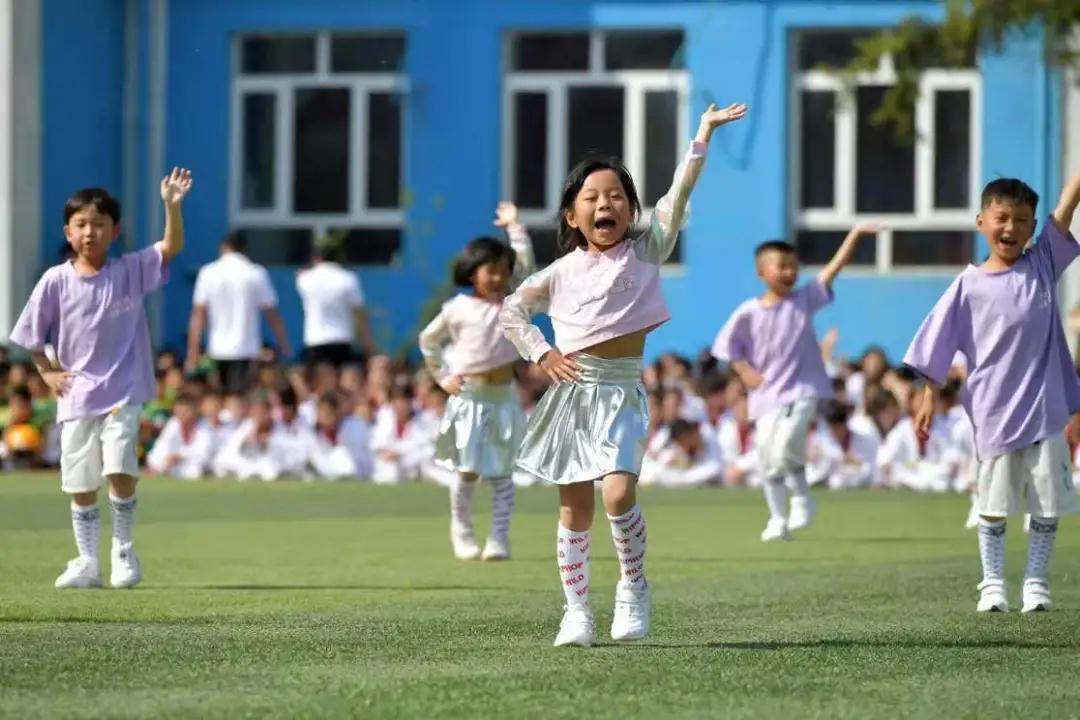 一百多人体育节开场,体育1000人活动