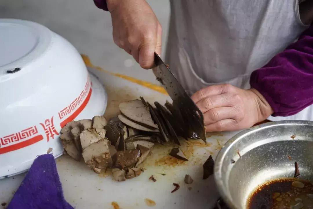 柴火灶铸铁大锅,大铁锅炖羊肉面