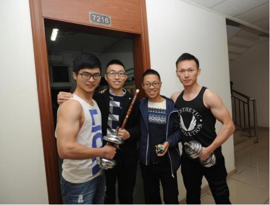 一张清华大学的偷拍照走红,清华大学生被偷拍