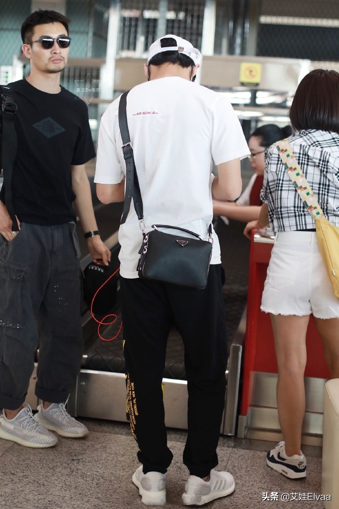 彭昱畅帅气穿搭,彭昱畅瘦回颜值巅峰白色头发