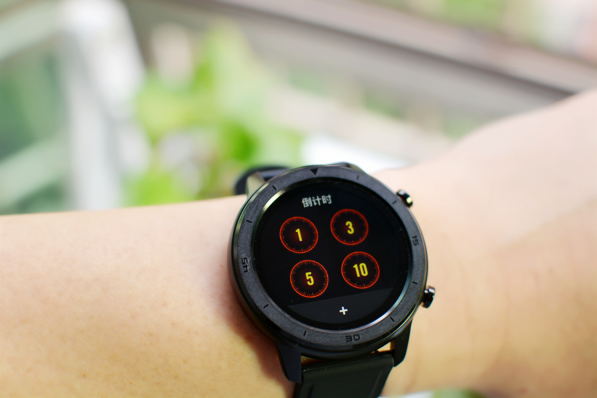 戴上智能手环进行户外运动,带上vivos15去旅行