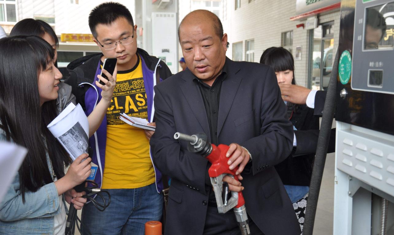 加油站工资一万元一月吗,加油站工资2000有必要去吗