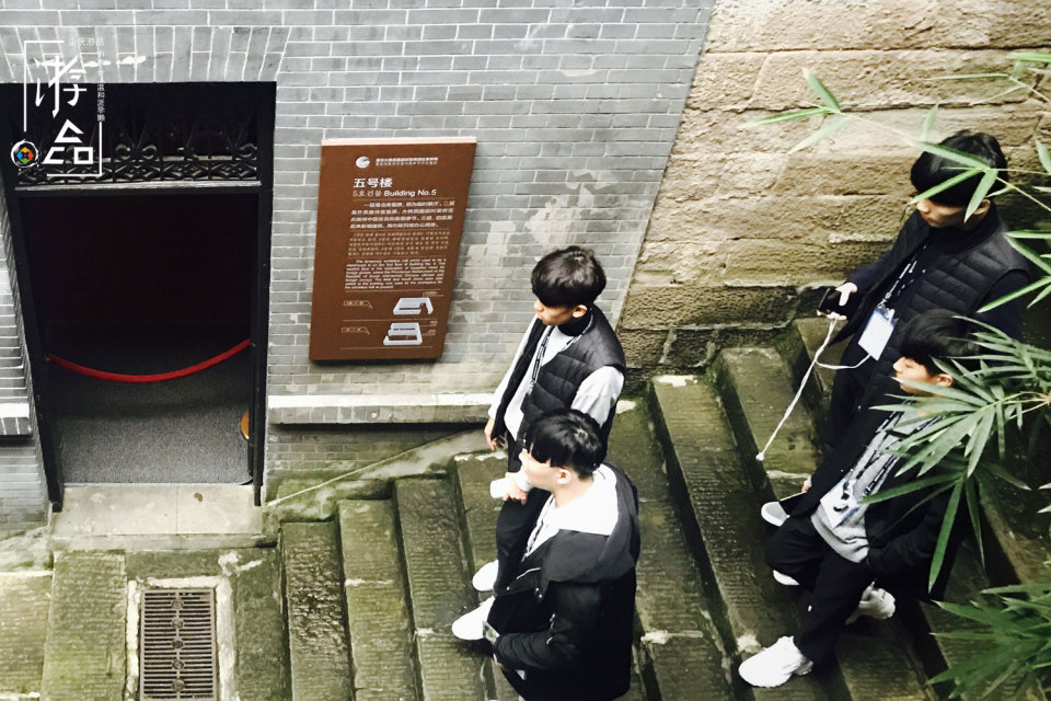 外国人看重庆8d魔幻城市光环广场,老外看七星岗莲花池