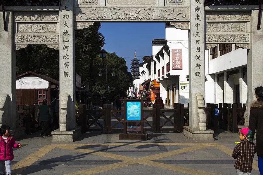 上海地铁沿线景点一日游,上海地铁11号线上海赛车场站