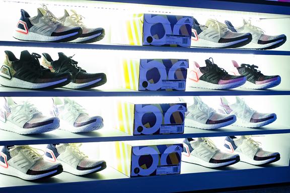 线上线下阿迪达斯,阿迪达斯线上运营