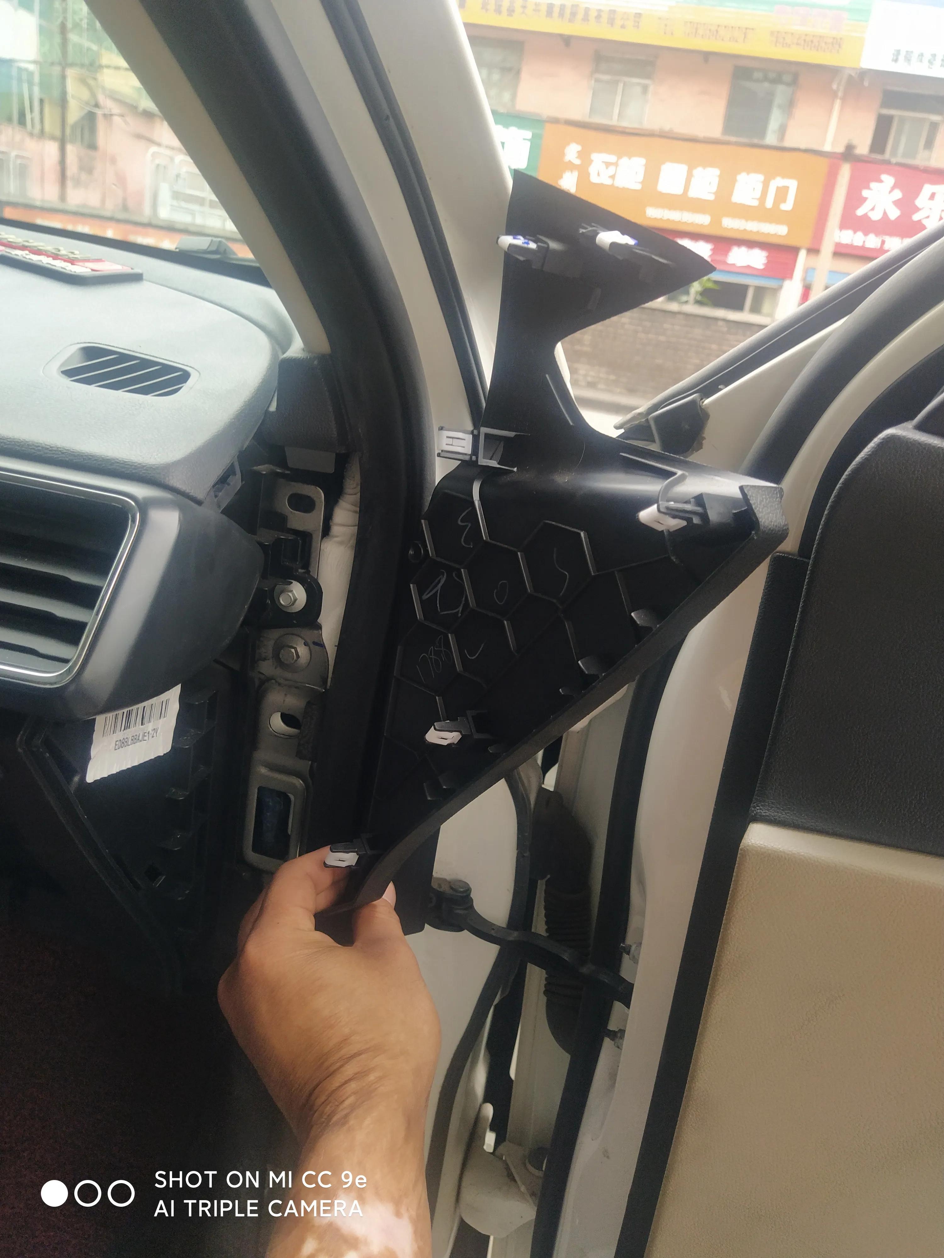 福睿斯手套箱卡扣拆卸,17年福睿斯副驾驶手套箱怎么拆