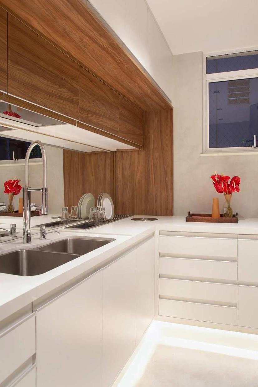 餐厅一面墙做木饰面,中式风餐厅墙面做木饰面