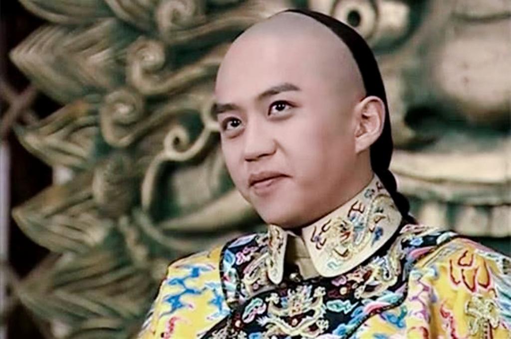 孝庄太后为什么把董鄂妃移出皇陵,为什么孝庄太后扔董鄂妃衣服
