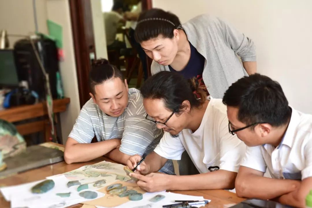 缅甸曼德勒直播卖货第一名,缅甸曼德勒翡翠市场现场直播带货