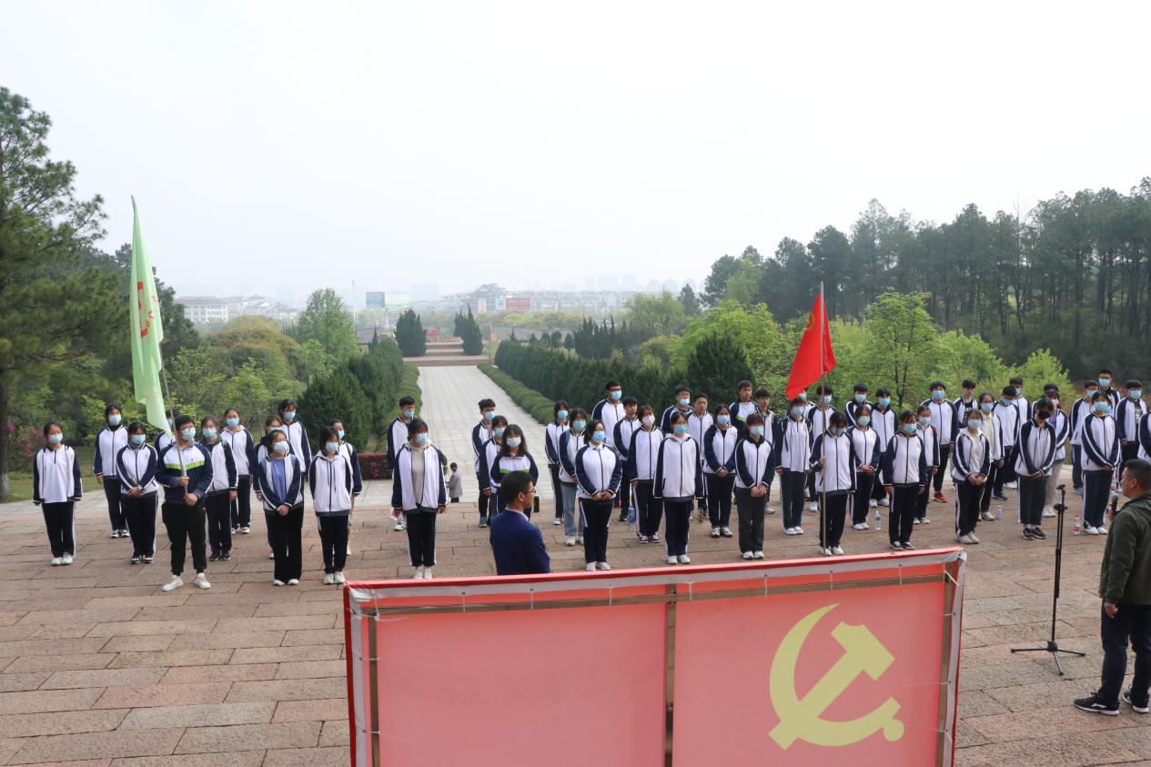 大渡口中学：池州市德育示范学校创建活动风正一帆悬