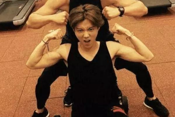 大黑牛李晨肌肉照,李晨增肌对比