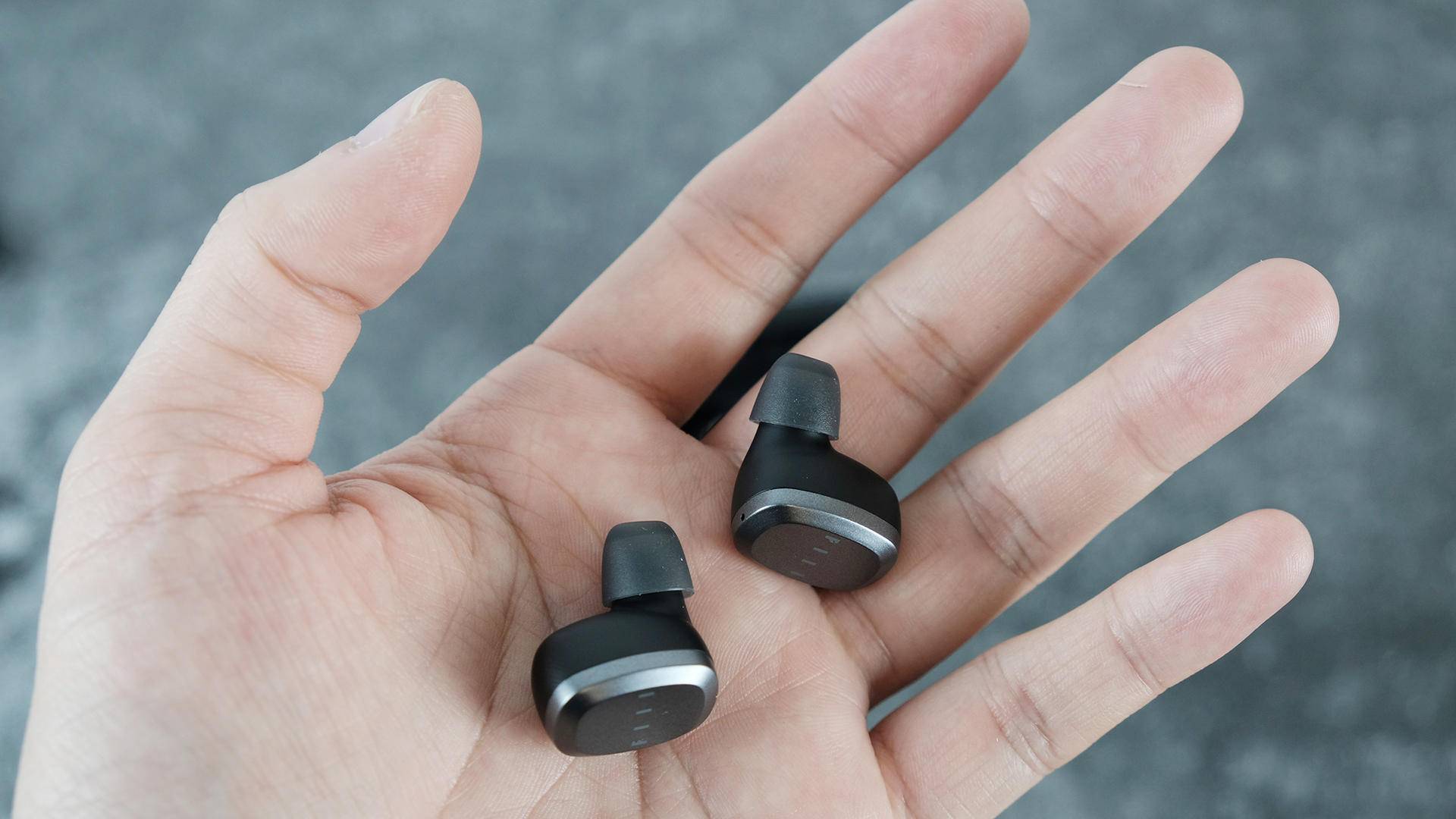 fiilt1lite测评是入耳的嘛,fiilt1和fiilt1lite耳机