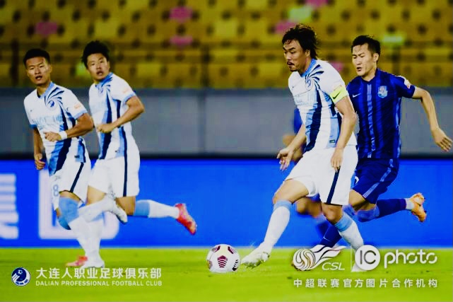 大连人2-1逆转申花斩4连胜,大连人最后一场比赛