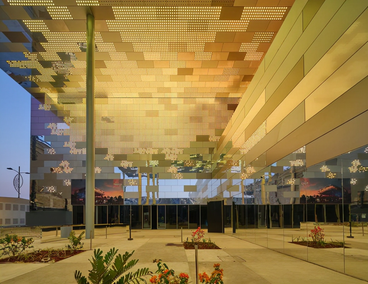 迪拜世博会中国馆正式试运营,迪拜世博会各国展馆建筑抢先看