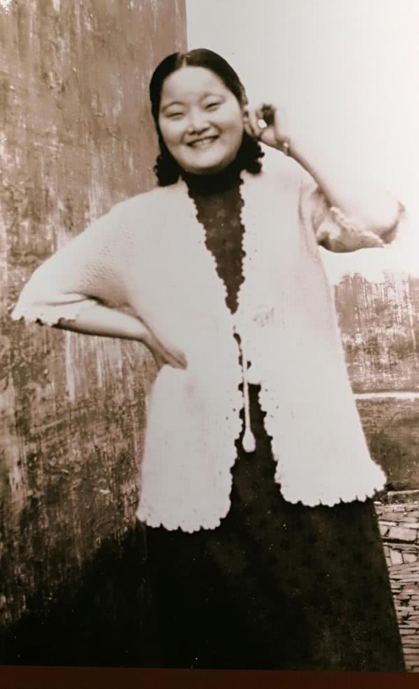 月薪抵人家一年,披金戴银,死后后辈瓜分遗产,却发现首饰全假货