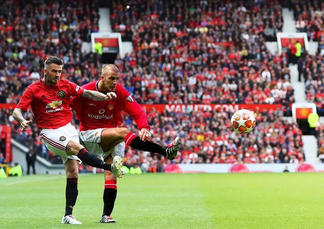 足球长传球怎么又快又稳,足球长传球的技术要点