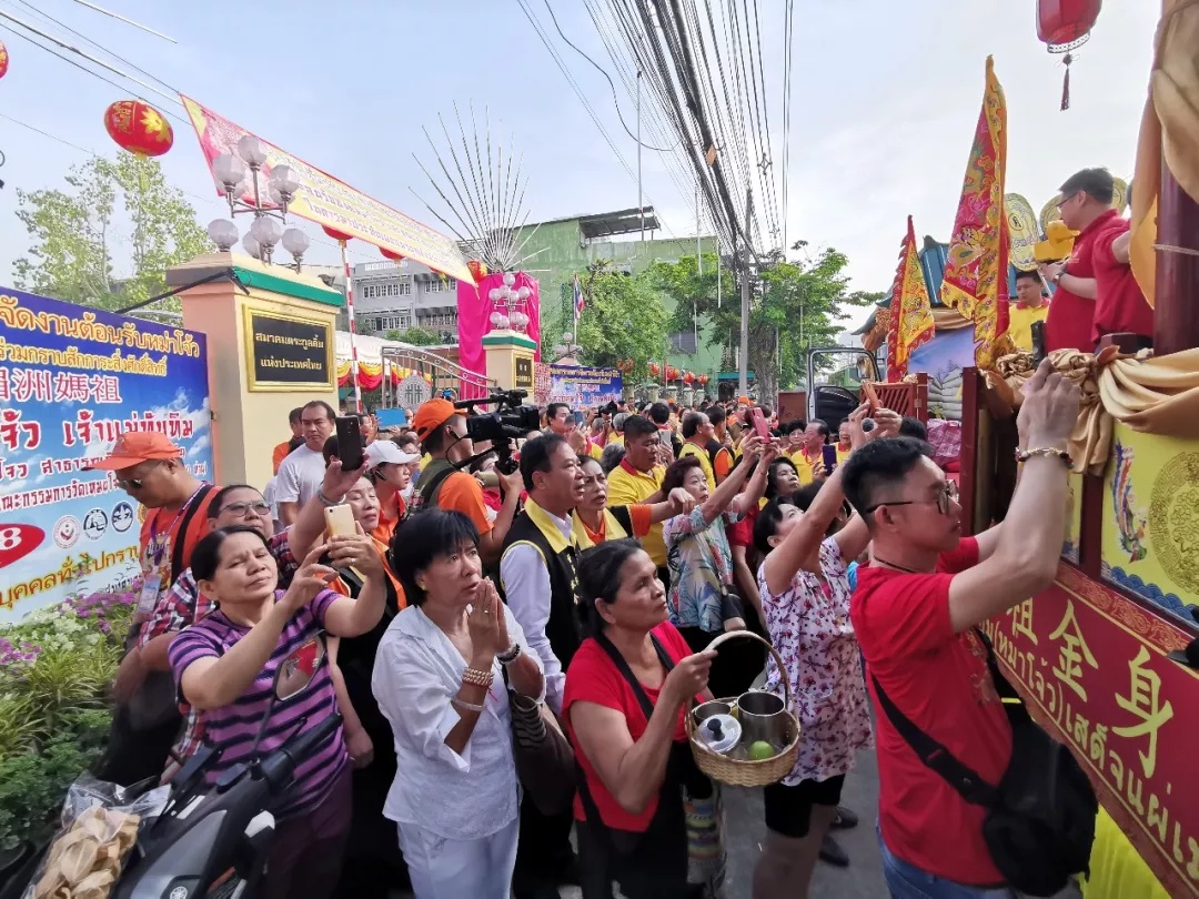 湄洲妈祖巡按回銮安座仪式,湄洲岛烟花璀璨迎接妈祖金身回銮
