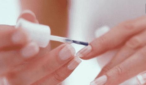 没有指甲水怎么卸掉指甲油,涂在指甲上的指甲油怎么卸掉呢