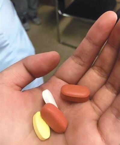 护士被针头刺伤感染hiv几率大吗,护士拔针头被扎会感染艾滋吗