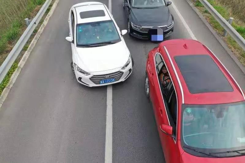 高速路上容许无人机飞行吗,无人机过高速公路