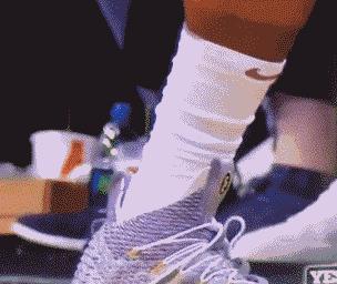 权志龙小雏菊反系鞋带绑法教学,权志龙反着系鞋带