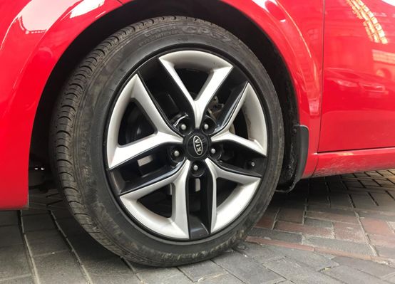 稀有跑车还带无边框车门，只要7万为何打入车市冷宫