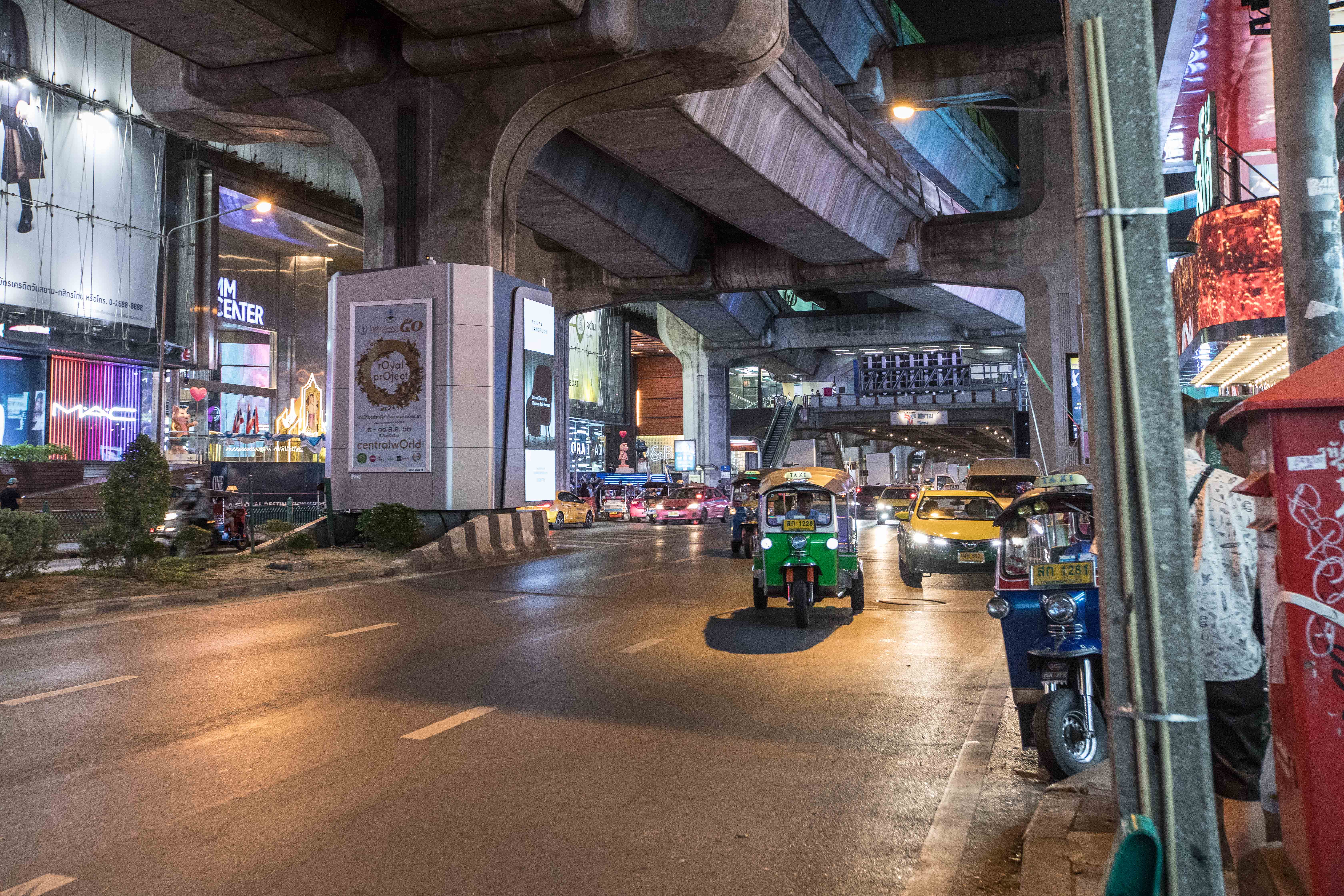 来曼谷旅游线路怎么走,来曼谷去哪里买衣服