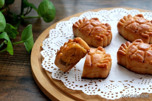 月饼怎么做不用烤箱很简单很好吃,不用转化糖浆又简单又好吃的月饼