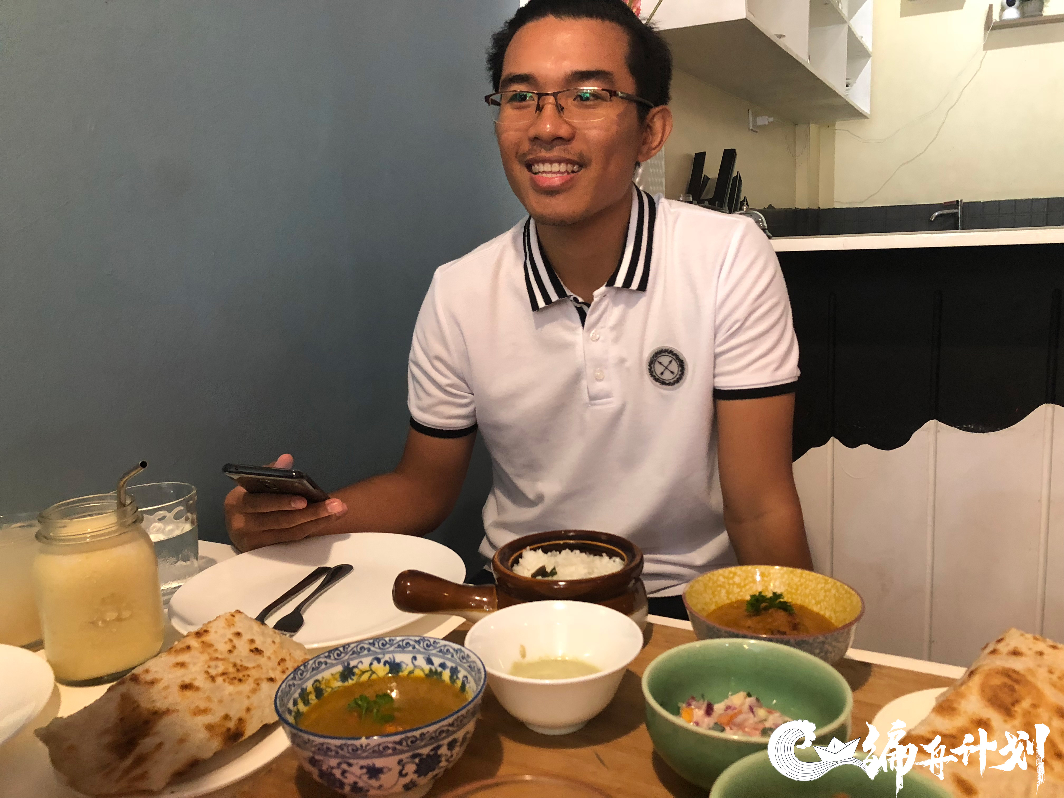 在菲律宾，他们交不起话费，但他们还在玩游戏