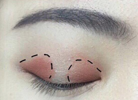 眼影教程新手画法,教画眼影适合什么眼影盘