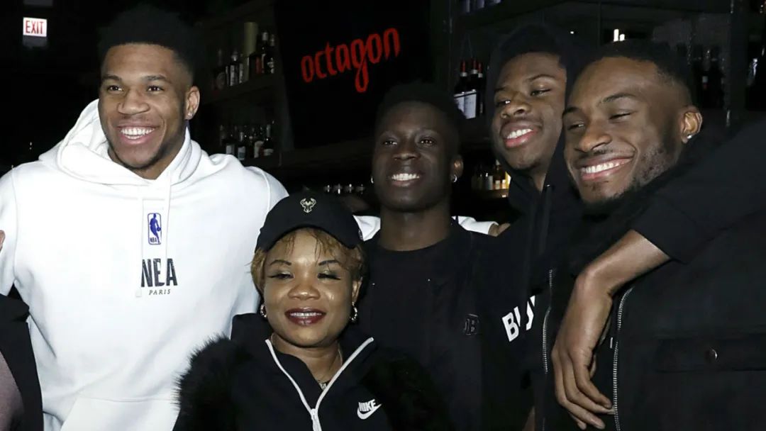 拿下雄鹿总冠军字母哥阿德托昆博,扬尼斯阿德托昆博字母哥fmvp