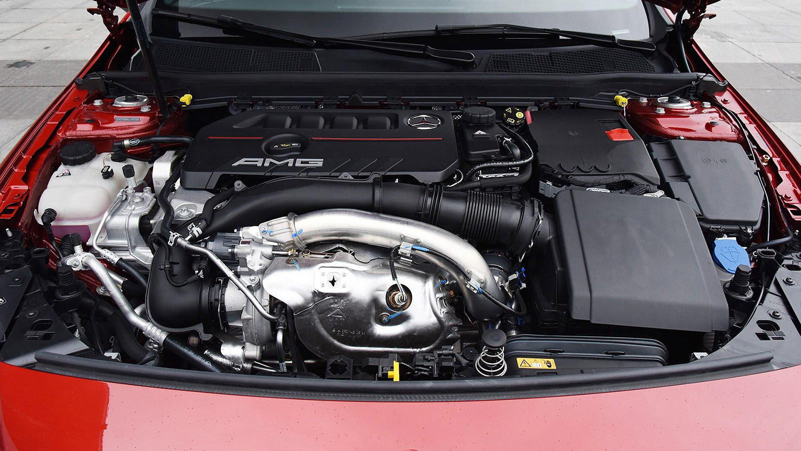 宝马330iM对比奔驰AMGA35L同价位/国产/性能/小弟车如何选?