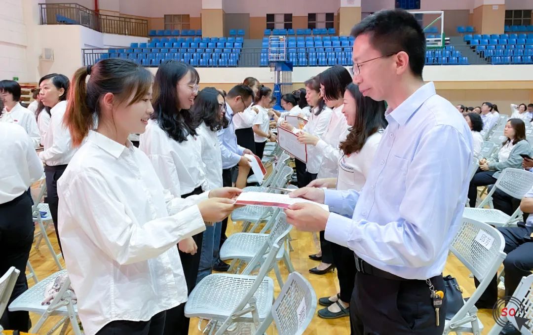 昆明行知中学教师节表彰大会,白塔中学隆重举行开学表彰大会