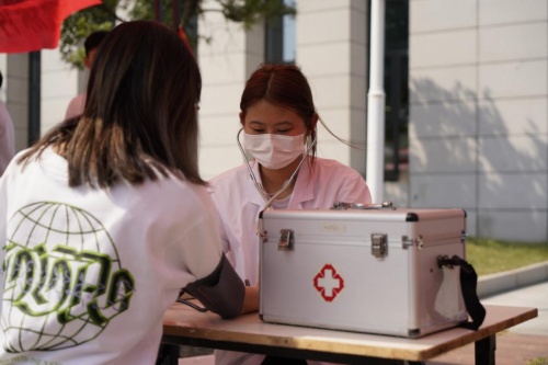 武汉工程科技学院活动,武汉工程职业技术学院迎接新生