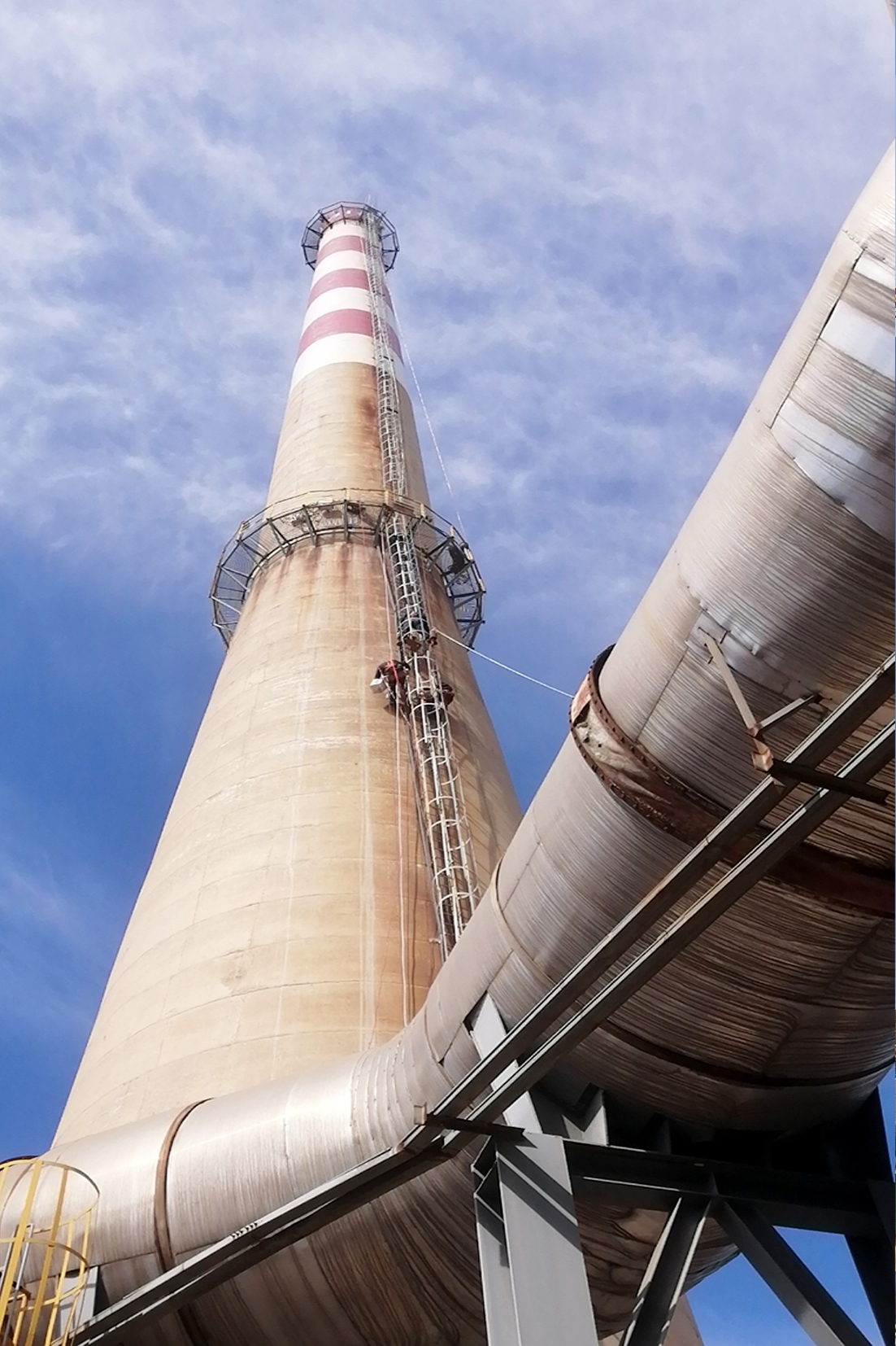 烟囱直梯安装视频,烟囱平台转梯安装