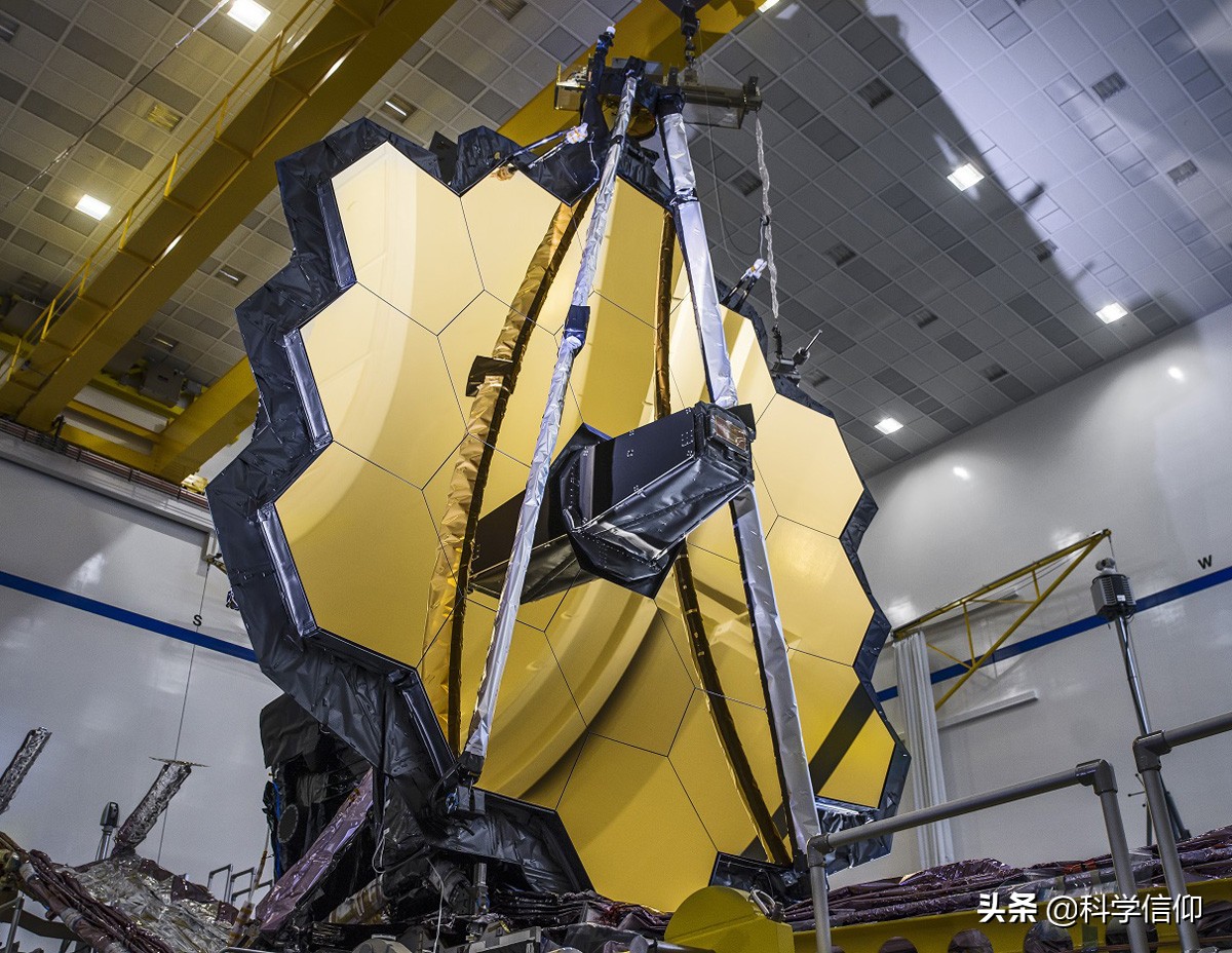 哈勃退役后，韦伯来接班，身披金甲的韦伯望远镜缘何能看得更远？