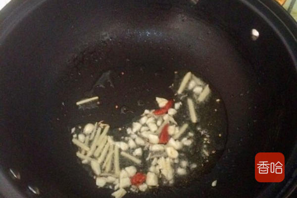 简单又好吃的炖鱼做法,最简单家庭炖鱼做法微辣