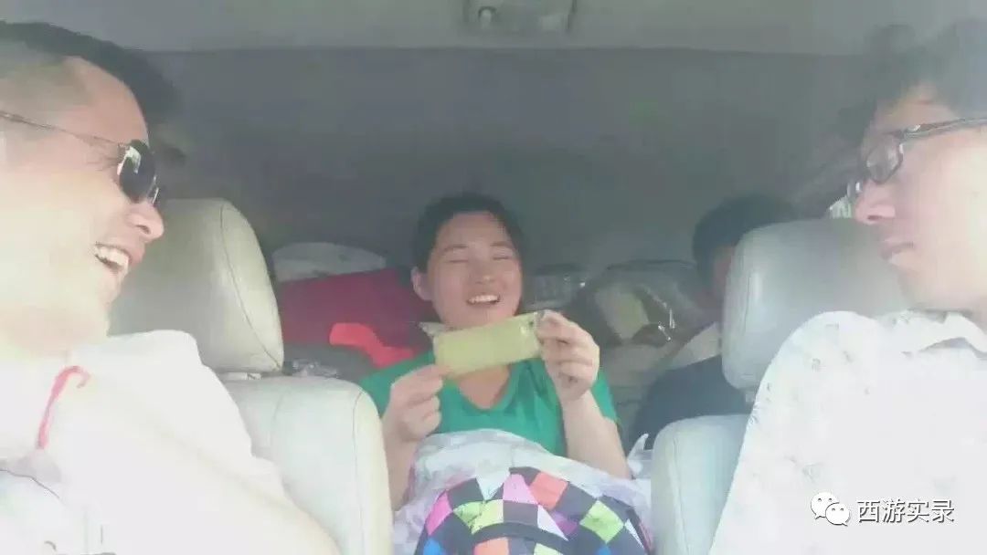 她和我从上海开车进中东后,爱上伊朗人就逃跑,还为他失恋和自杀