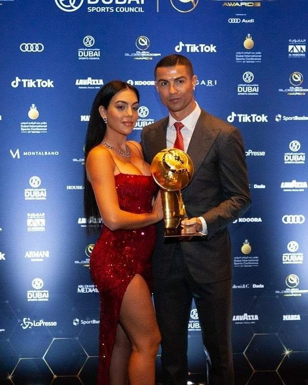 c罗和未婚妻秀恩爱,c罗和女友乔治娜颁奖典礼