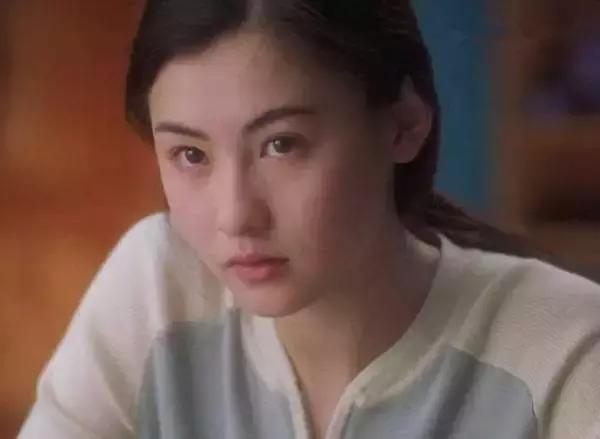 一首《十七岁》之于香港娱乐圈，就是半部《春秋》