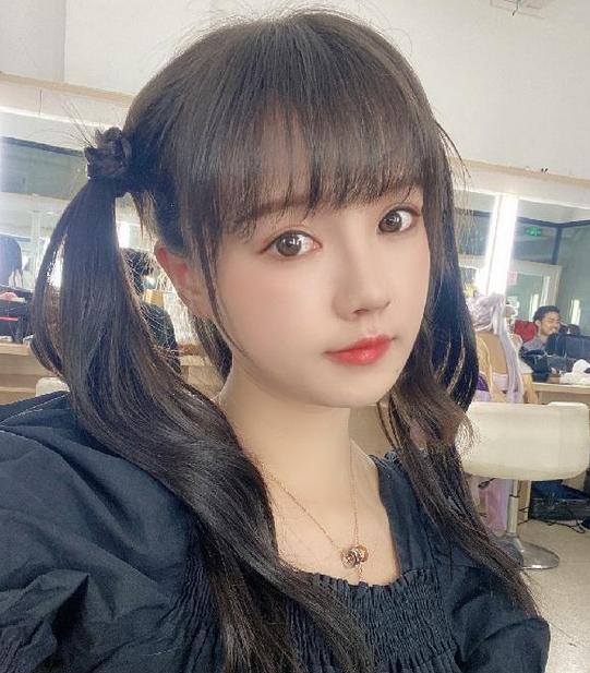 千万干饭博主被饭干伤！喉咙被划开道口子，粉丝质疑外卖被动手脚