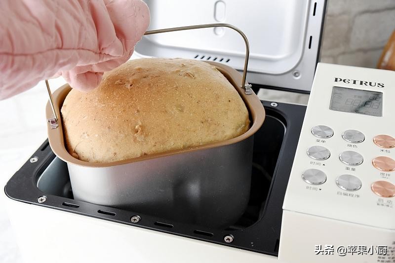 用面包机做早餐美食视频,用面包机做松软吐司