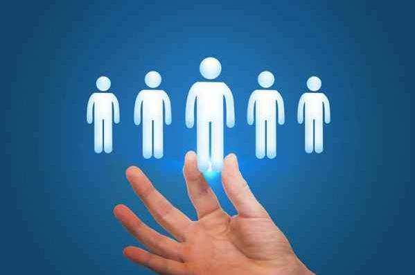 “脱发、焦虑，几乎每晚都失眠……”，我们采访了36家微商大佬