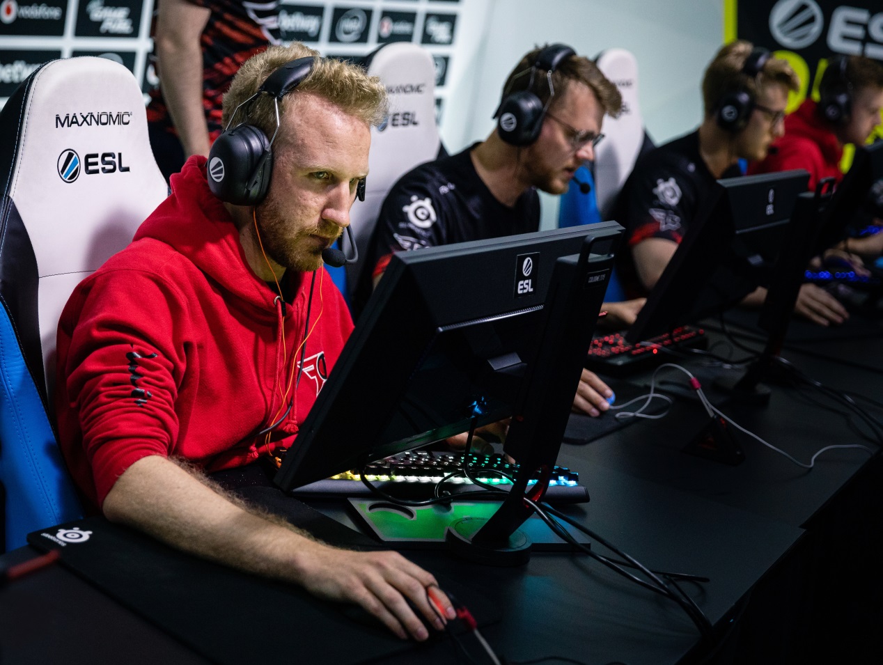 雷魔人鼠标垫和赛睿鼠标垫哪个好,赛睿heavy鼠标垫和剑匠鼠标垫测评