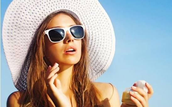 国货界“安耐晒”防晒给力，明星们赞不绝口，能抵御12小时阳光