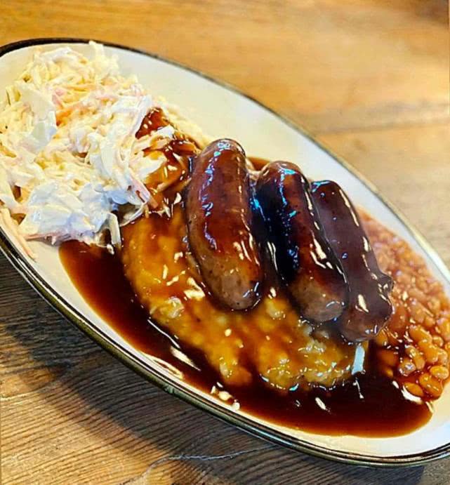 贝克汉姆光头滑跪庆祝,贝克汉姆剃光头后进球