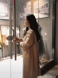 今天过来按脚,恰巧碰见了前女友,我该怎么化解尴尬呢?哈哈哈